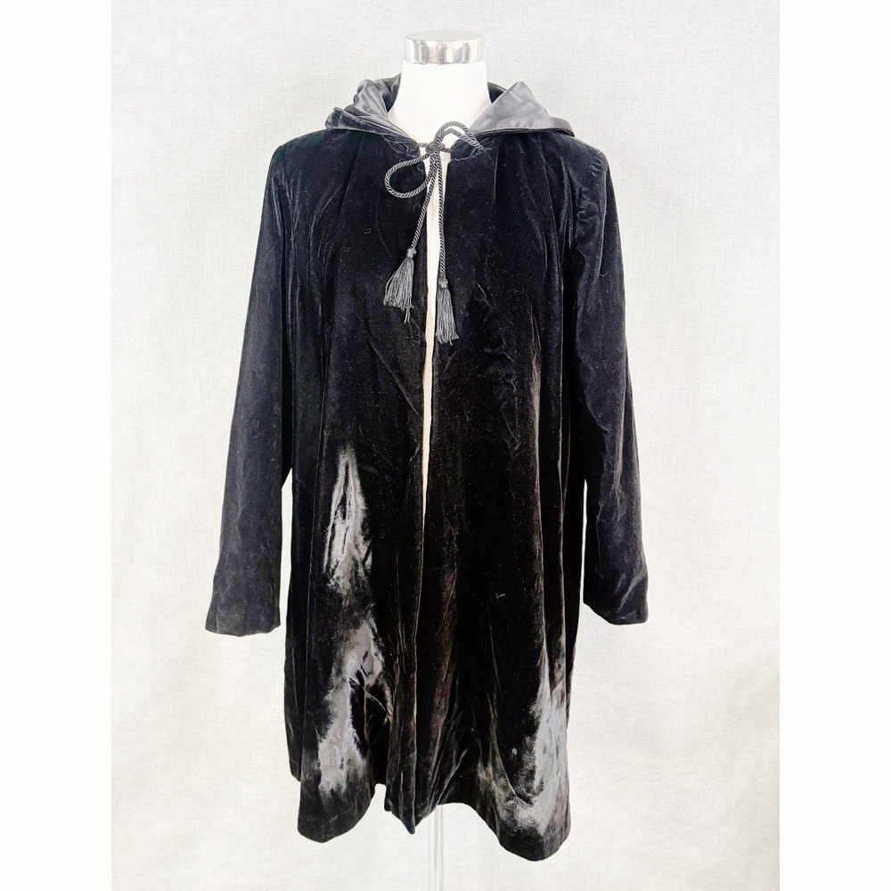 Patra Cape Womens Extra Large Black Velvet Vintage Cloak Goth Witchy Opera Coat